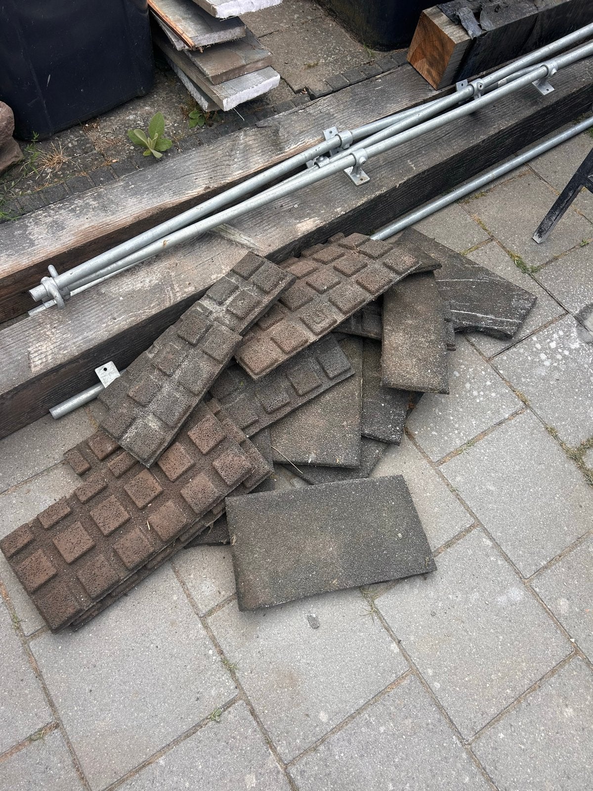 6 rubber tegels + overige stukken, Tuin en Terras, Ophalen, Gebruikt, Rubber, Minder dan 5 m²