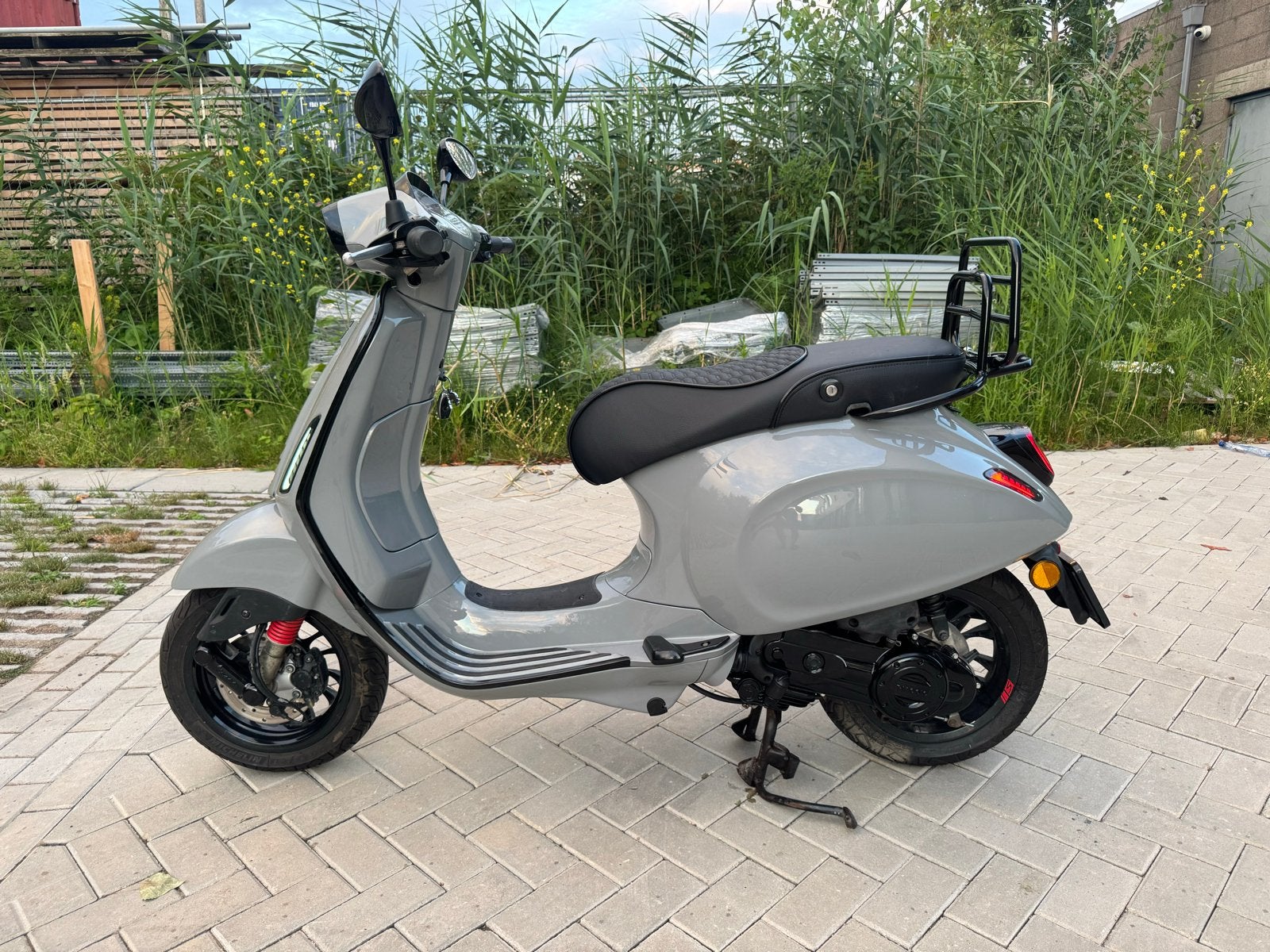 Vespa Sprint - Super netjes, roest- en krasvrij, Ophalen, Zo goed als nieuw, Benzine, Vespa