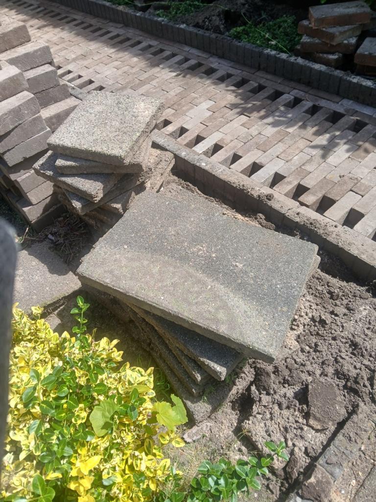 Gratis 40x60 tegels, 20 stuks, Ophalen of Verzenden, Gebruikt, 5 tot 10 m², Terrastegels