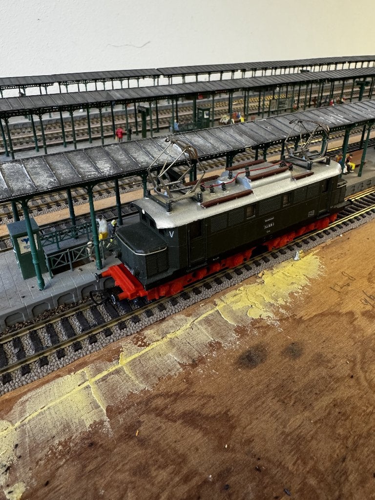 Piko BR 244 DDR locomotief (H0) – 2 motoren – verlichting, Gebruikt, Analoog, Gelijkstroom, Locomotief
