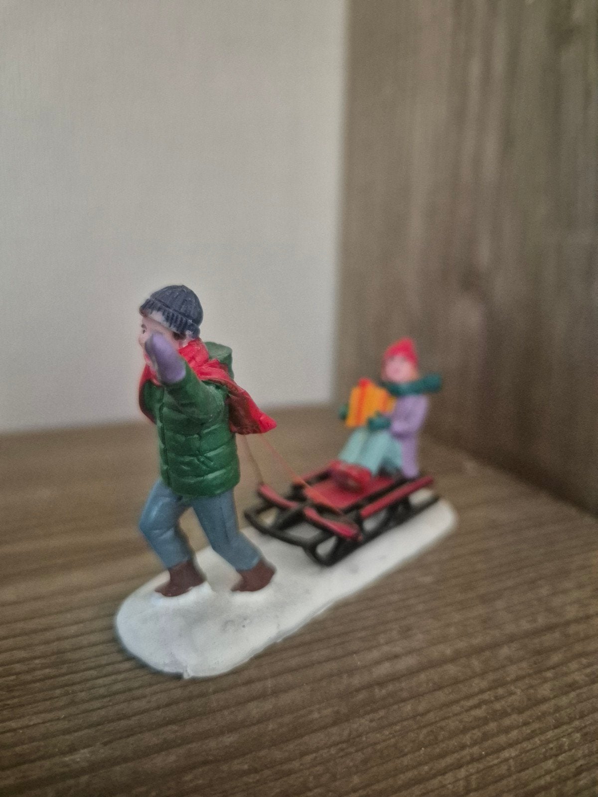 Lemax figuur 27 kerstdorp kersthuisjes, Diversen, Kerst, Ophalen of Verzenden, Zo goed als nieuw