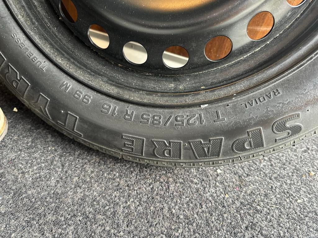 Pirelli thuiskomer 125/85 R16 99M, Ophalen, Nieuw
