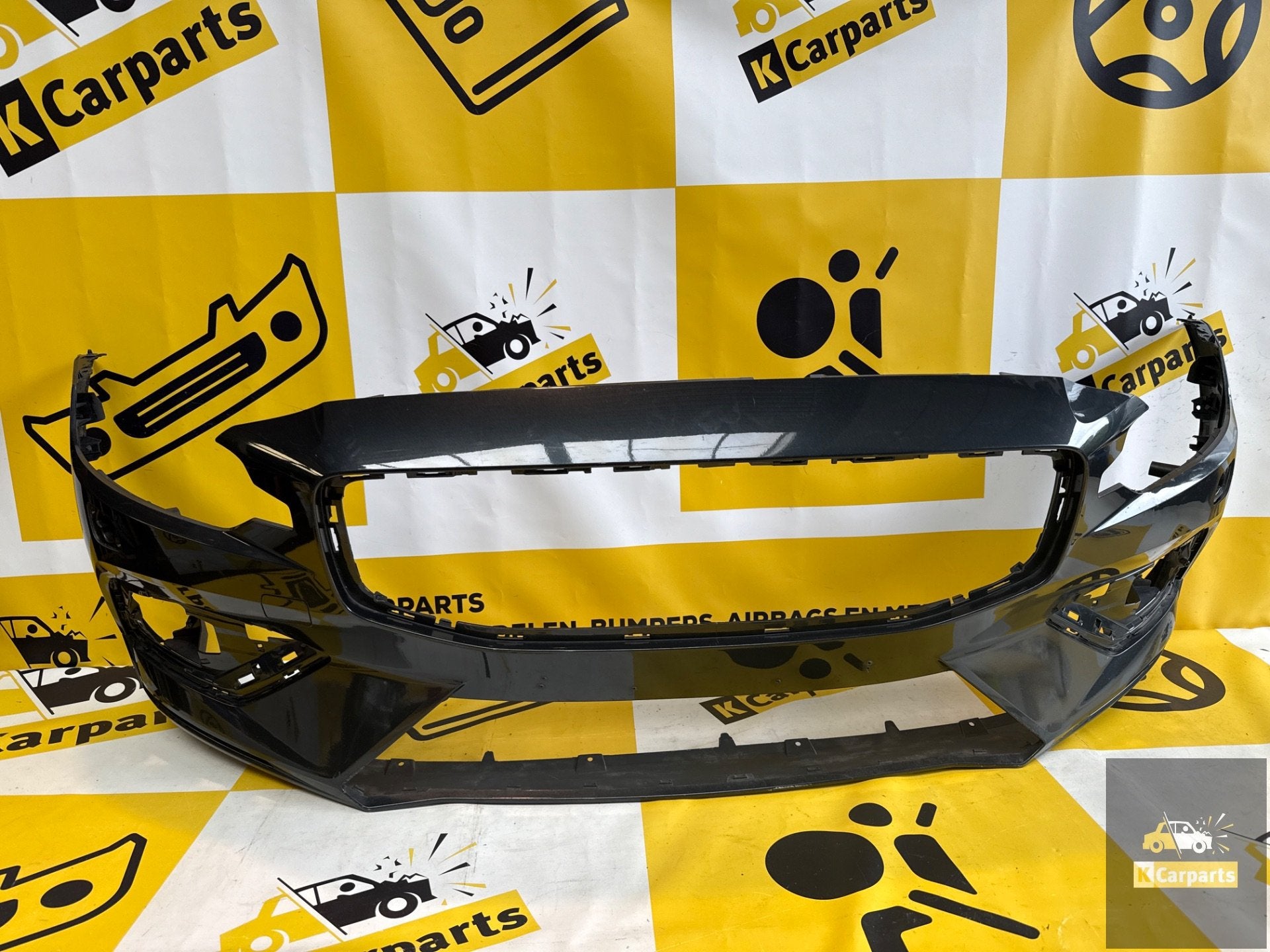 Voorbumper volvo s60 V60 2016-2023 origineel 31690589