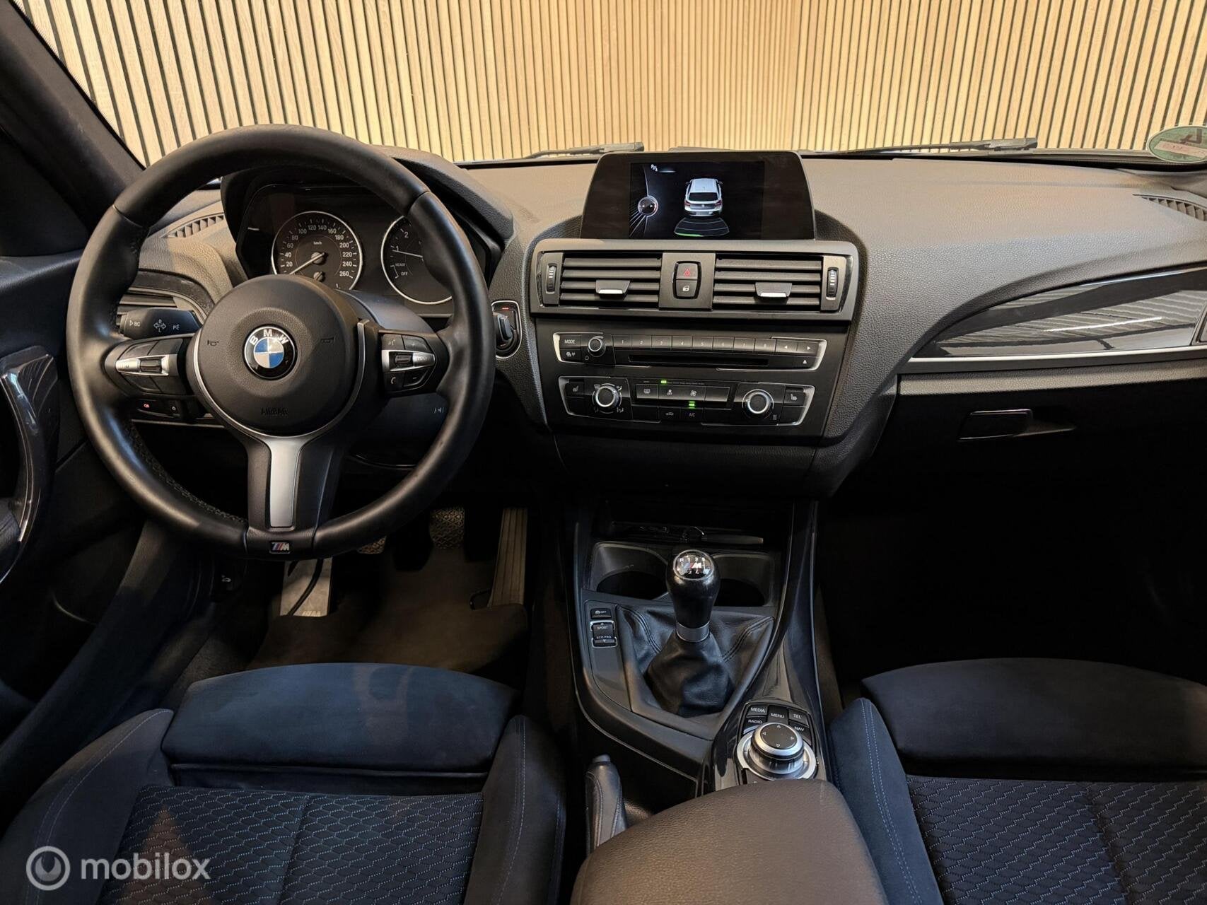 BMW 1-serie 116i M-Sport 5D XENON ALCANTARA NAVI BT STOELVRW, 1-Serie, Gebruikt, 4 cilinders, Blauw