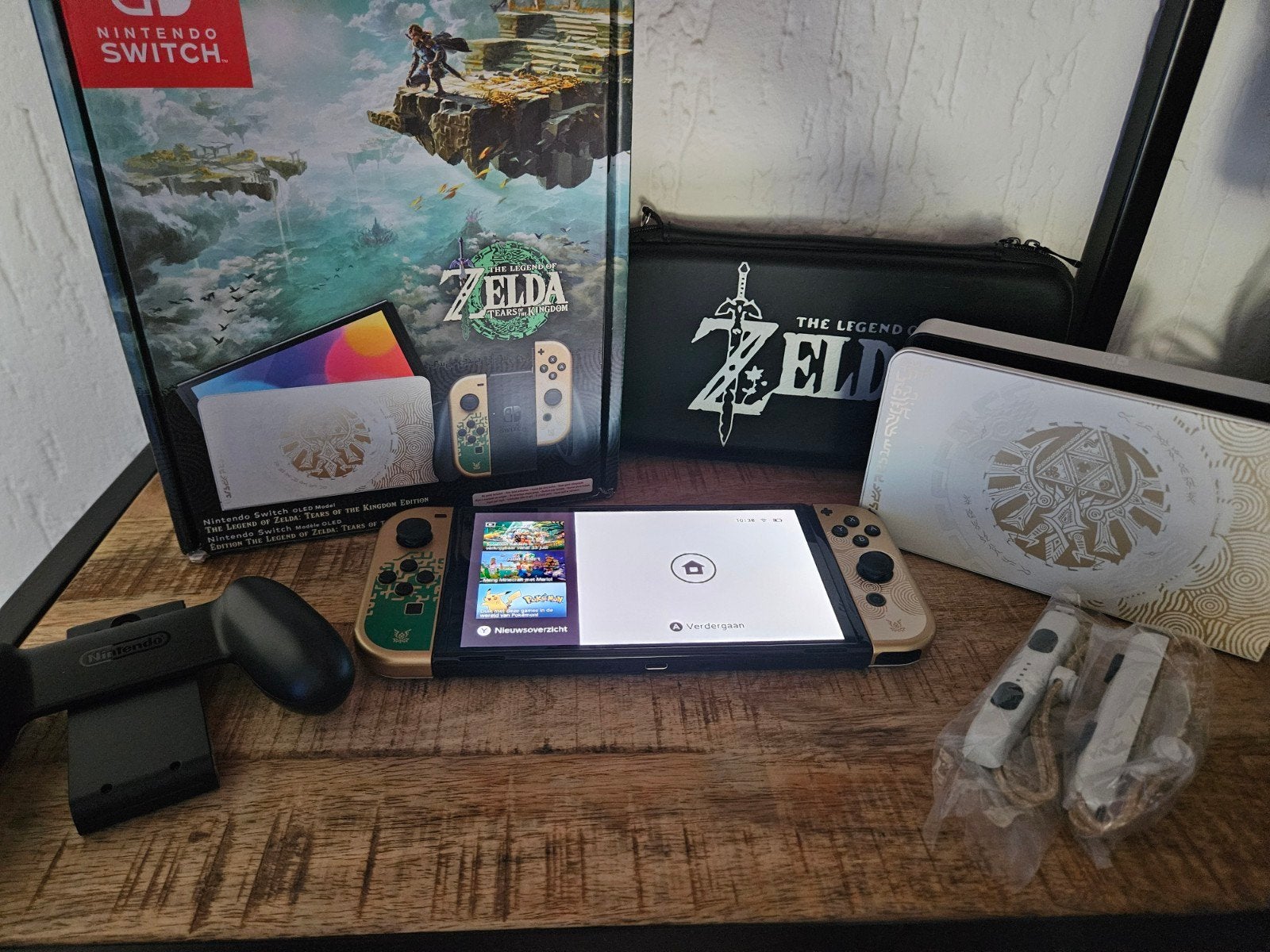 Nintendo Switch OLED Zelda Tears of the Kingdom Editie, Spelcomputers en Games, Spelcomputers | Nintendo Switch, Zo goed als nieuw
