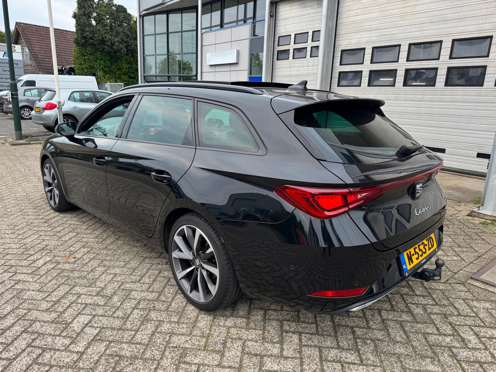 Foto 3 van Seat Leon Sportstourer 1.5 eTSI FR Business Panodak,Camera,t