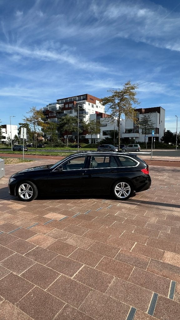BMW 3-Serie 320D High Executive Touring 2013 zwart, Achterwielaandrijving, 1995 cc, Beige, Stationwagon