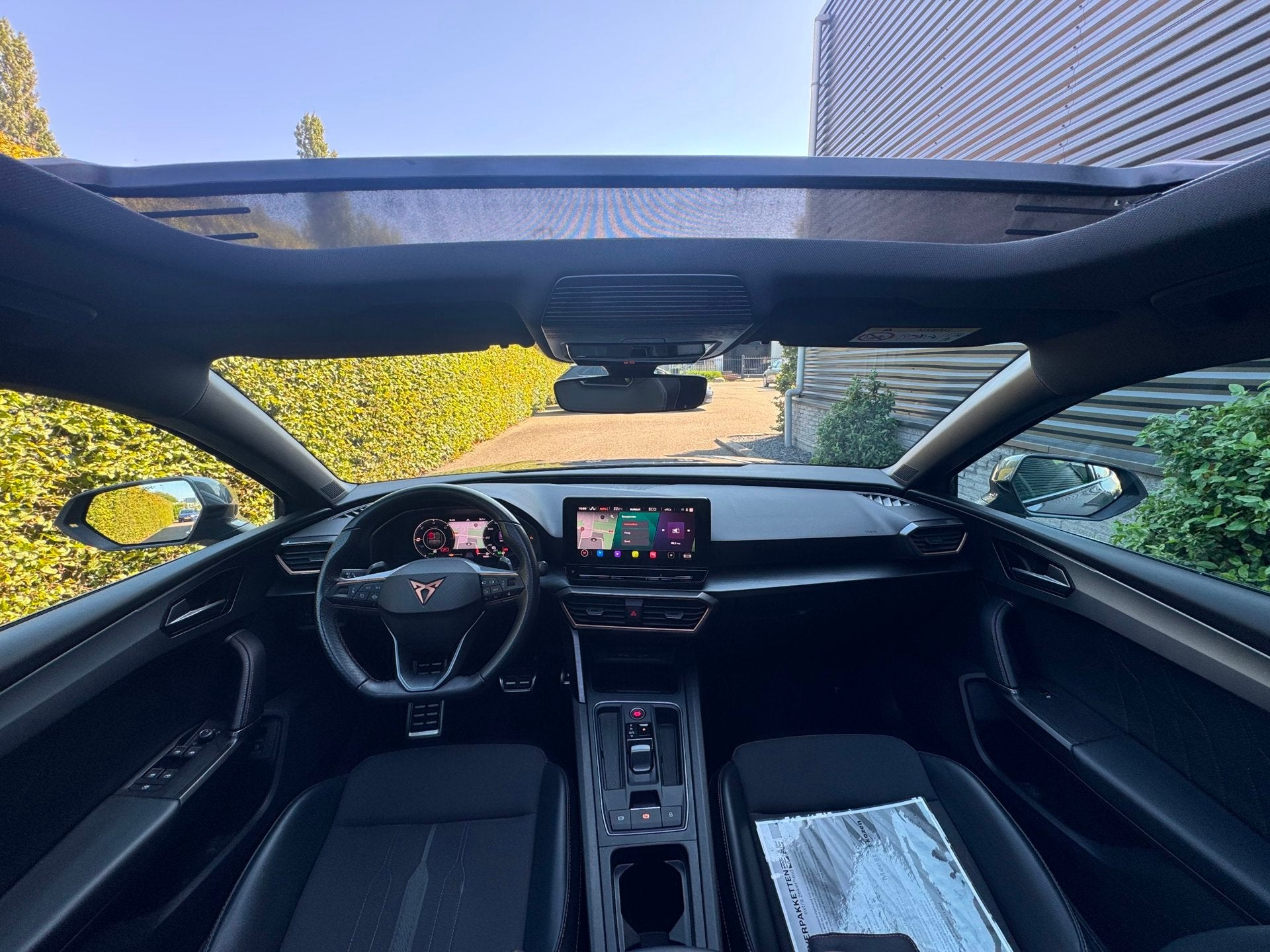 CUPRA Leon 1.4 e-Hybrid VZ Business PHEV / PANO / CAMERA / C, Auto's, Cupra, Dealer onderhouden, 77 km/l, Gebruikt, Zwart