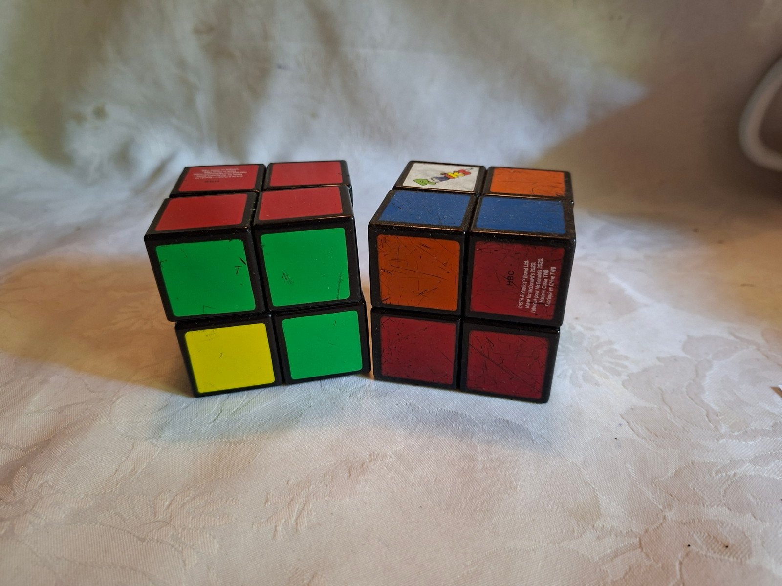 2 Rubiks puzzelblokken 5,5 x 5,5 cm, Antiek en Kunst, Verzenden