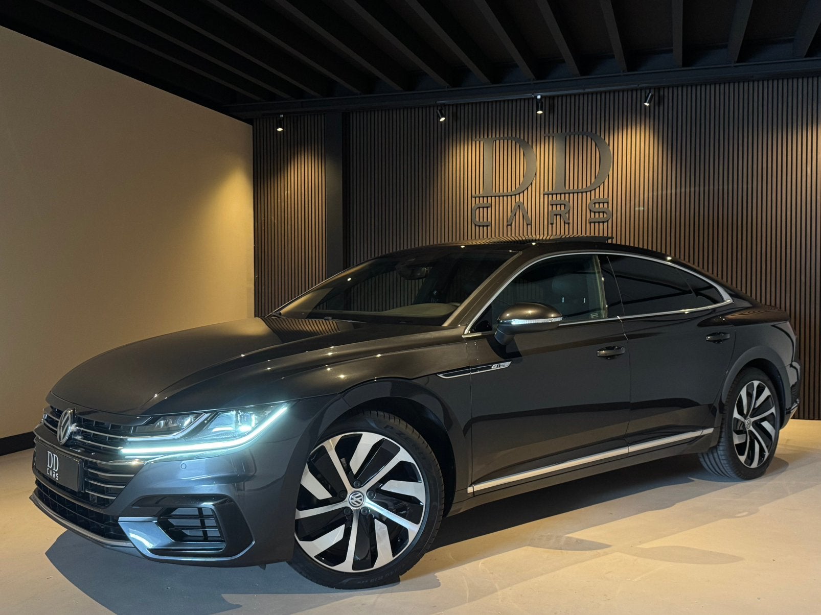 Volkswagen Arteon 1.5 TSI | Pano | R Line | IQ | Sfeer | NAP, Auto's, Volkswagen, Arteon, 1498 cc, Zwart, 4 cilinders