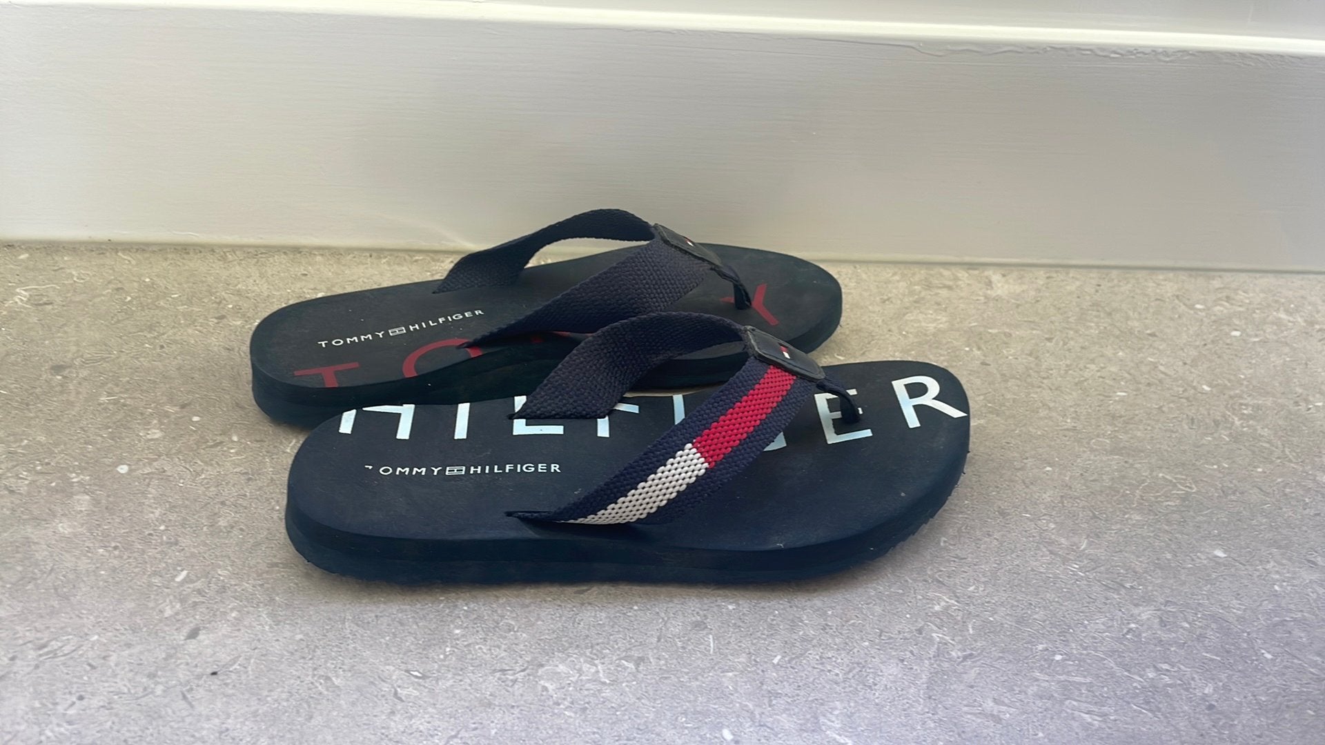 Tommy Hilfiger slippers 36, Ophalen of Verzenden, Zo goed als nieuw, Overige typen