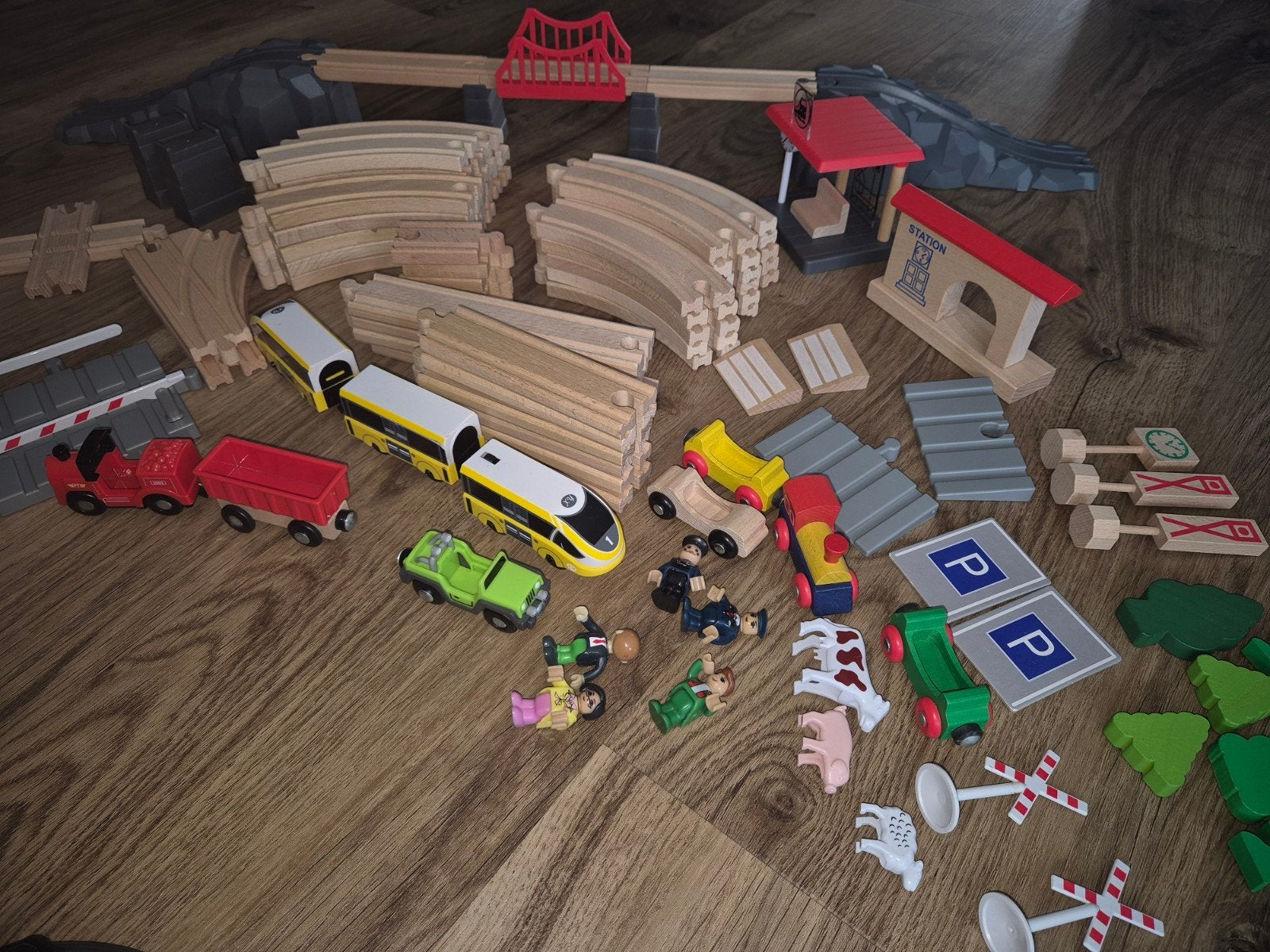 Grote set houten treinbaan met accessoires en treinen, Ophalen, Gebruikt, Overige merken