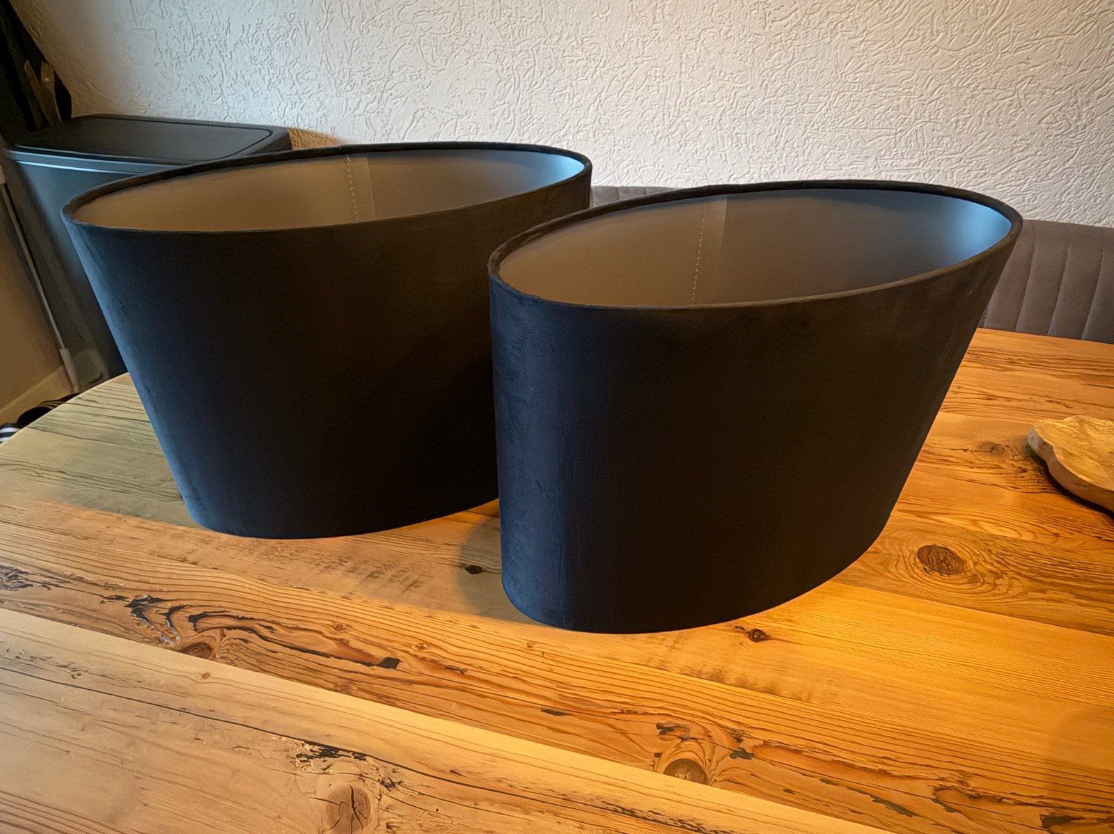 Zwarte velours ovalen lampenkappen (2 stuks) van Karwei, Ophalen, Zwart, Zo goed als nieuw, Textiel