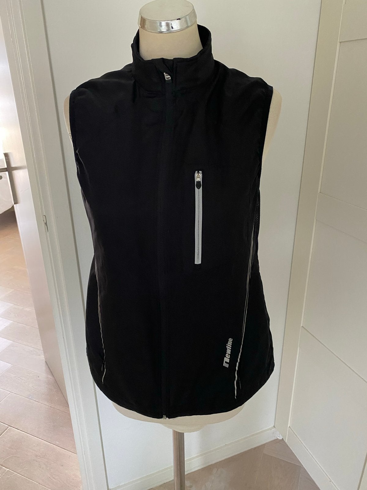 Newline hardloopvest maat M, Ophalen of Verzenden, Zo goed als nieuw, Maat 38/40 (M), Zwart