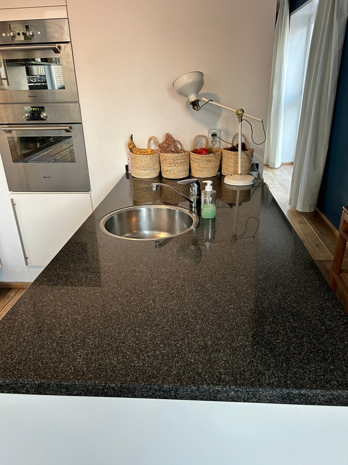 hoogglans keuken met zwart natuurstenen blad, Huis en Inrichting, Ophalen, Gebruikt, Wit, Overige typen
