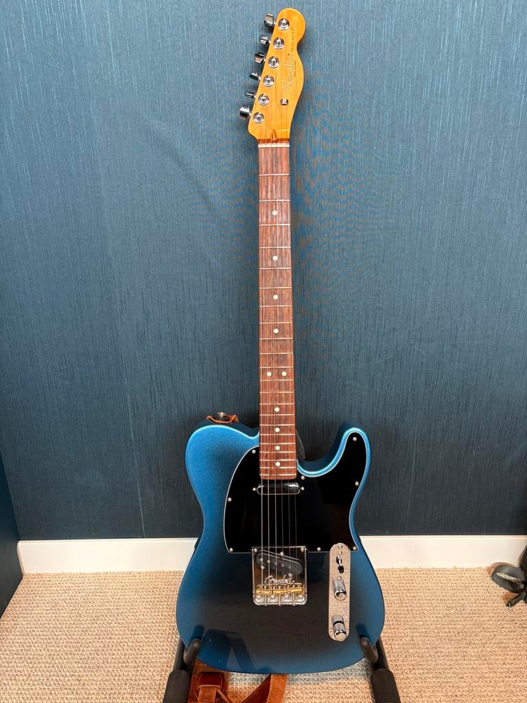 Fender American Pro 2 Telecaster RW nek in Dark Night, Muziek en Instrumenten, Ophalen, Zo goed als nieuw, Solid body, Fender
