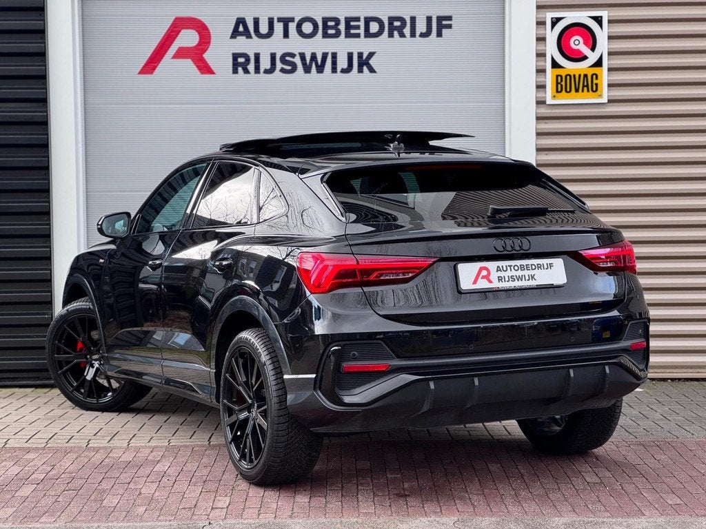 Audi Q3 SPORTBACK 35 TFSI S Edition Pano/Sfeer/Camera/CarPla, Auto's, Audi, 12 maanden, 15 km/l, Euro 6, 4 cilinders