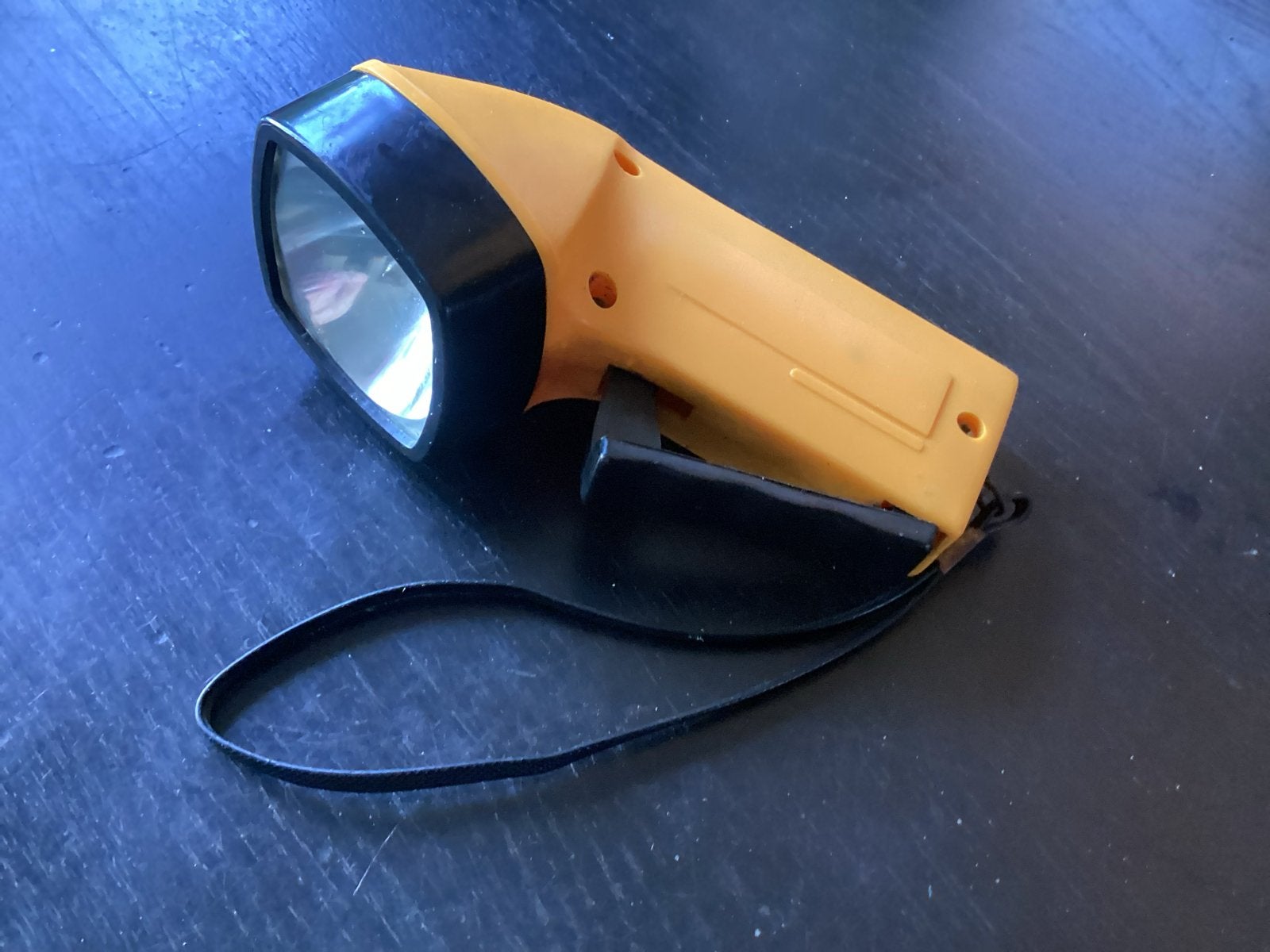 Vintage Knijpkat zaklamp jaren '50/'60 - NOODPAKKET ITEM, Ophalen of Verzenden, Gebruikt, Batterij