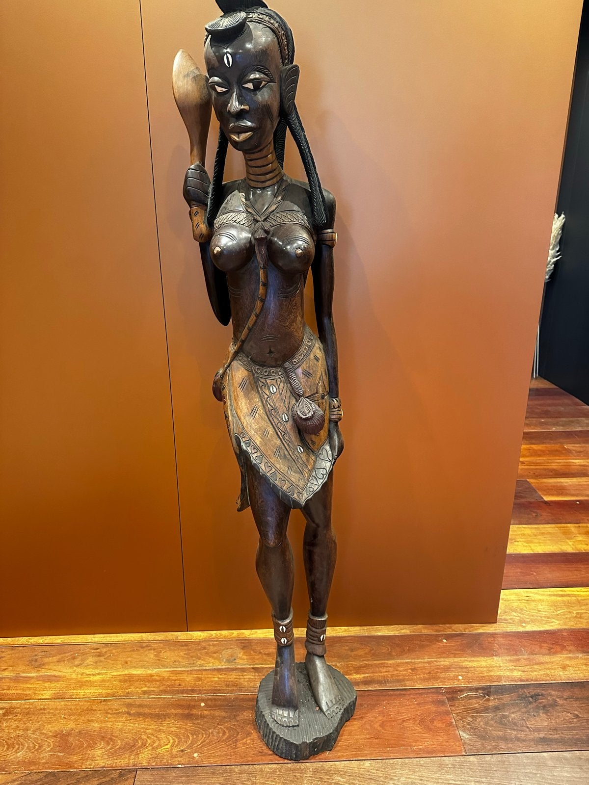 Afrikaans houten beeld van vrouw met kind, Bruin, Afrika, Handgemaakt, Beeld