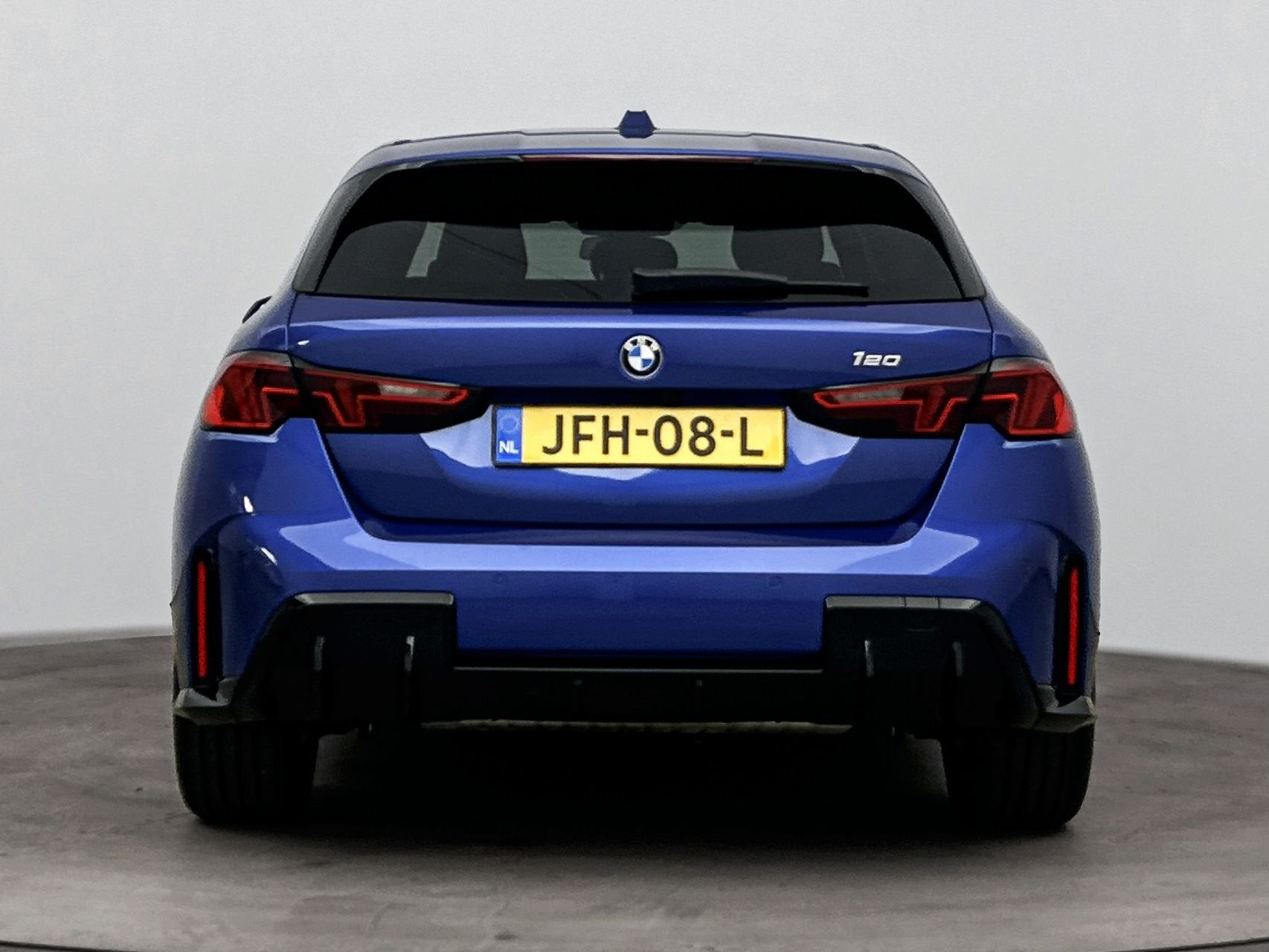 BMW 1 Serie 120 M Sport Automaat / Sportstoelen / Achteruitr, Auto's, Gebruikt, 156 pk, Met garantie (alle), Blauw