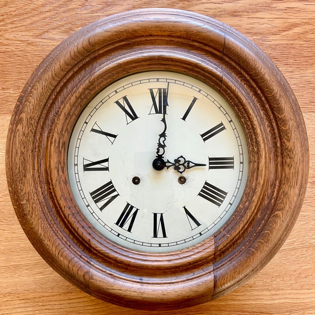 Mooie schoolklok met balans uurwerk, Ophalen of Verzenden