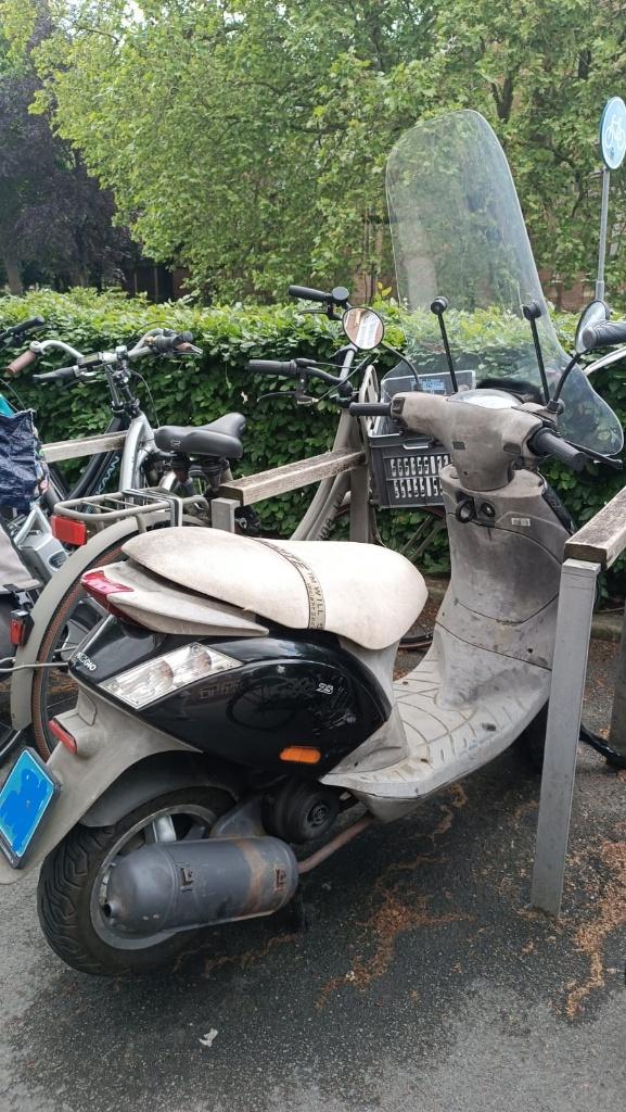 Piaggo Zip 2007 te koop, Fietsen en Brommers, Scooters | Piaggio, Ophalen, Gebruikt, Zip, Benzine