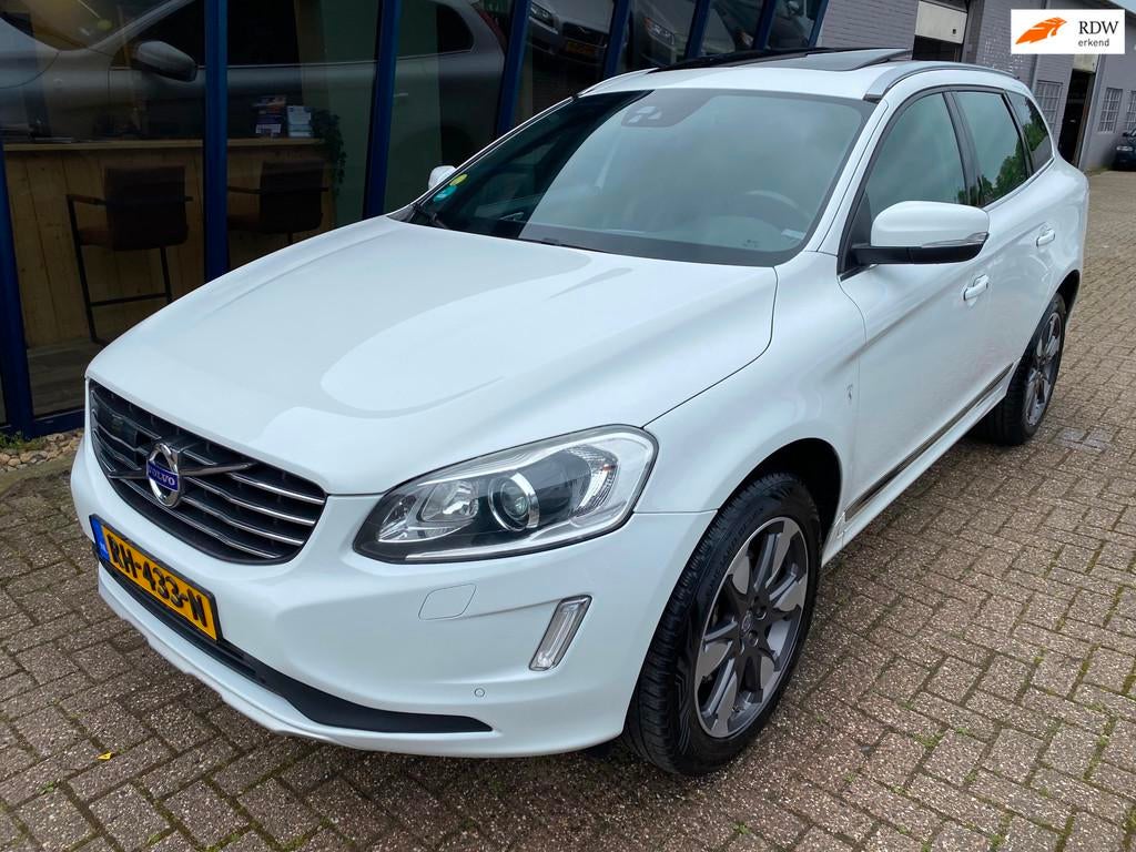 Volvo XC60 2.0 D4 FWD Ocean Race LEER / NAVI / PANO, Gebruikt, 4 cilinders, 1634 kg, Wit