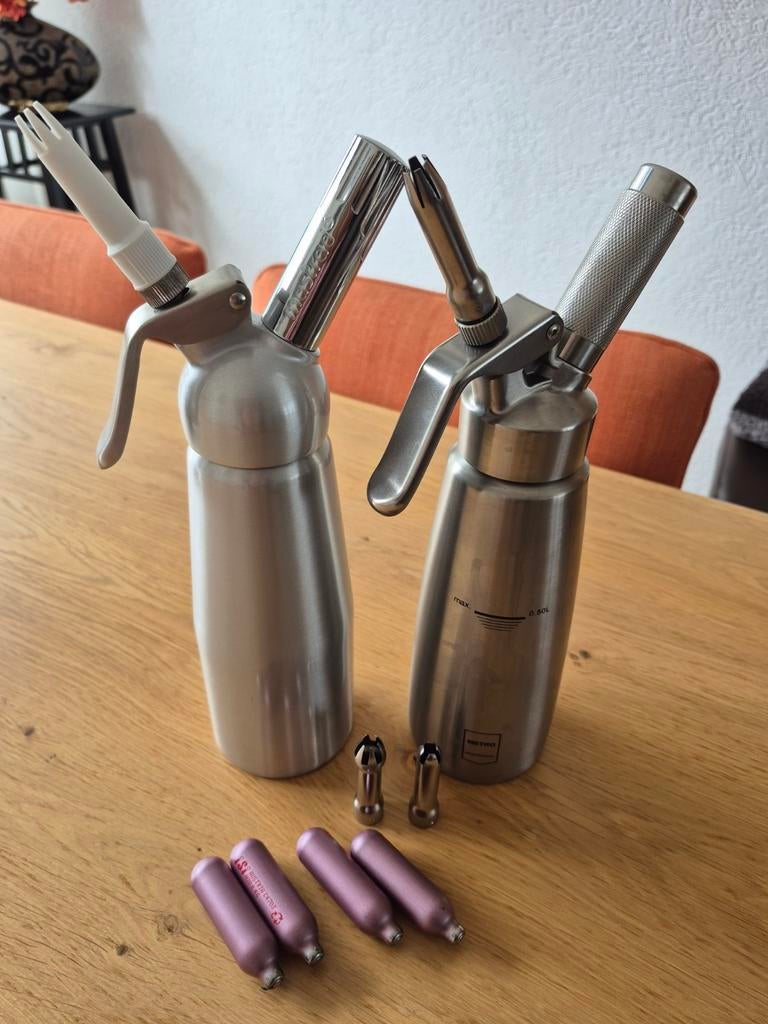 2x Slagroomspuit RVS met patronen en opzetstukken, Huis en Inrichting, Ophalen, Zilver, Metaal, Overige merken