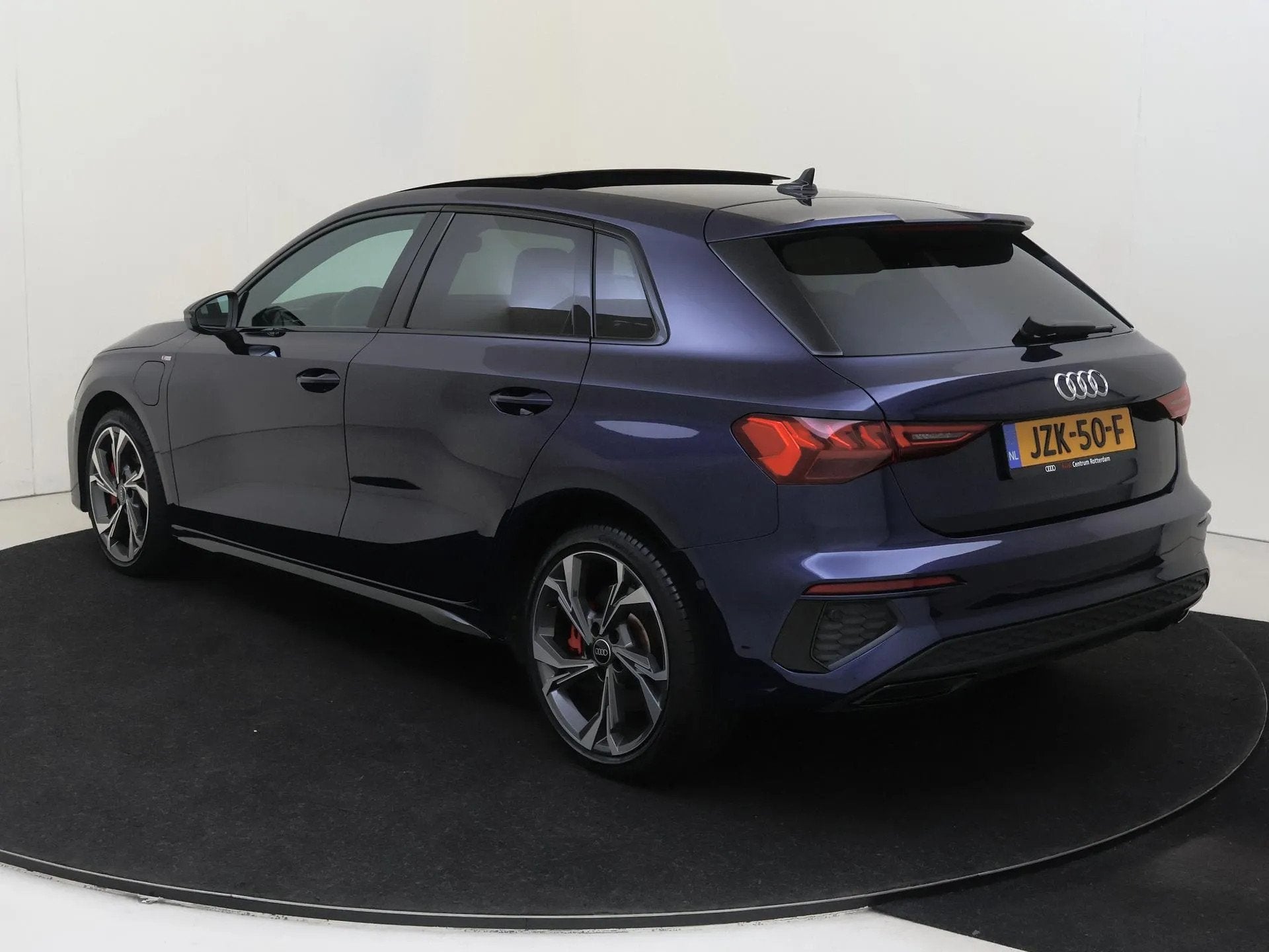 Audi A3 Sportback 45 TFSI e S edition Competition (bj 2022), 77 km/l, Gebruikt, 4 cilinders, Blauw