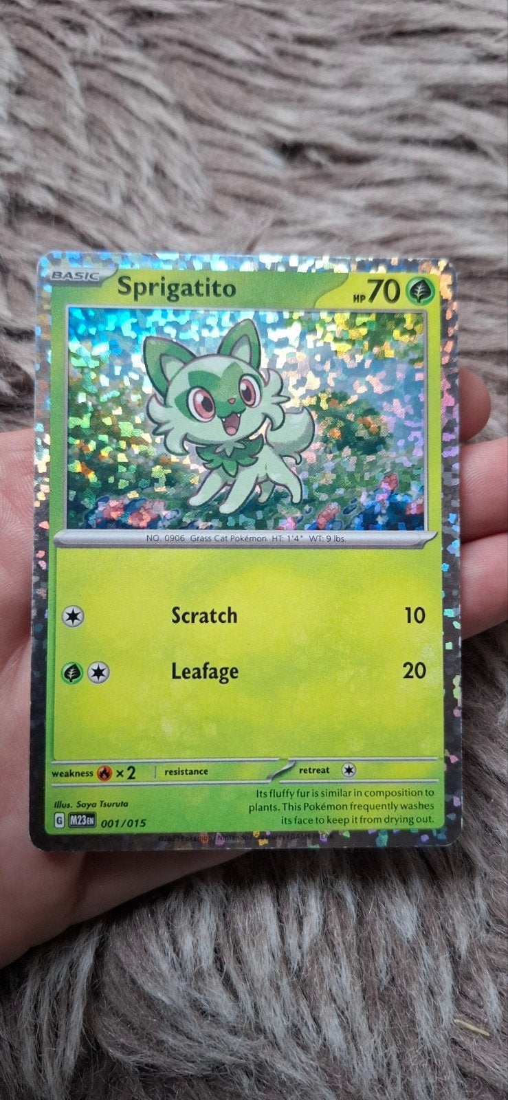 Pokémon Sprigatito 001/015 McDonald's Match Battle 2023, Ophalen of Verzenden, Zo goed als nieuw, Losse kaart, Foil