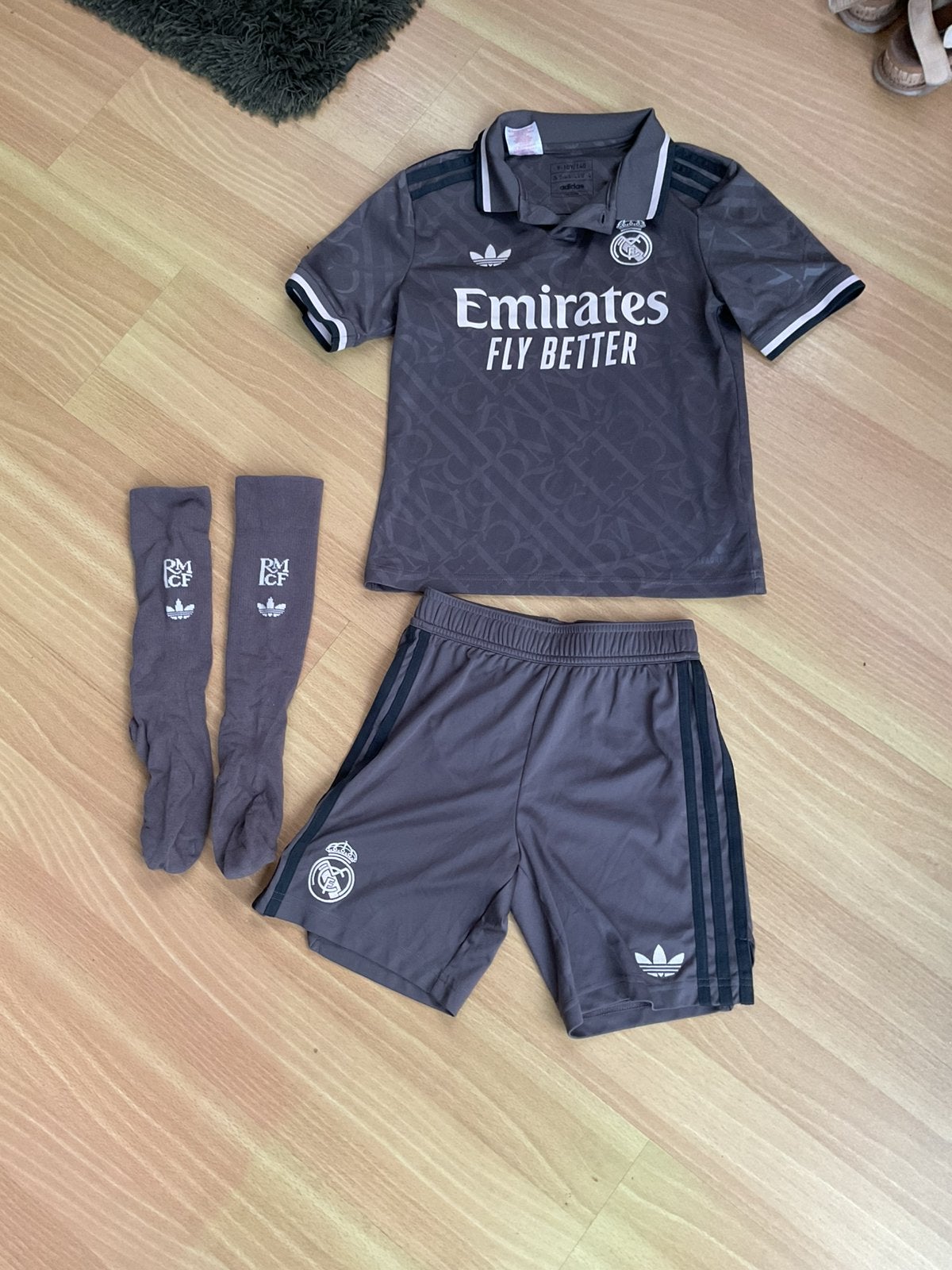 Real Madrid voetbaltenue maat 140, Maat XS of kleiner, Ophalen of Verzenden, Gebruikt, Set