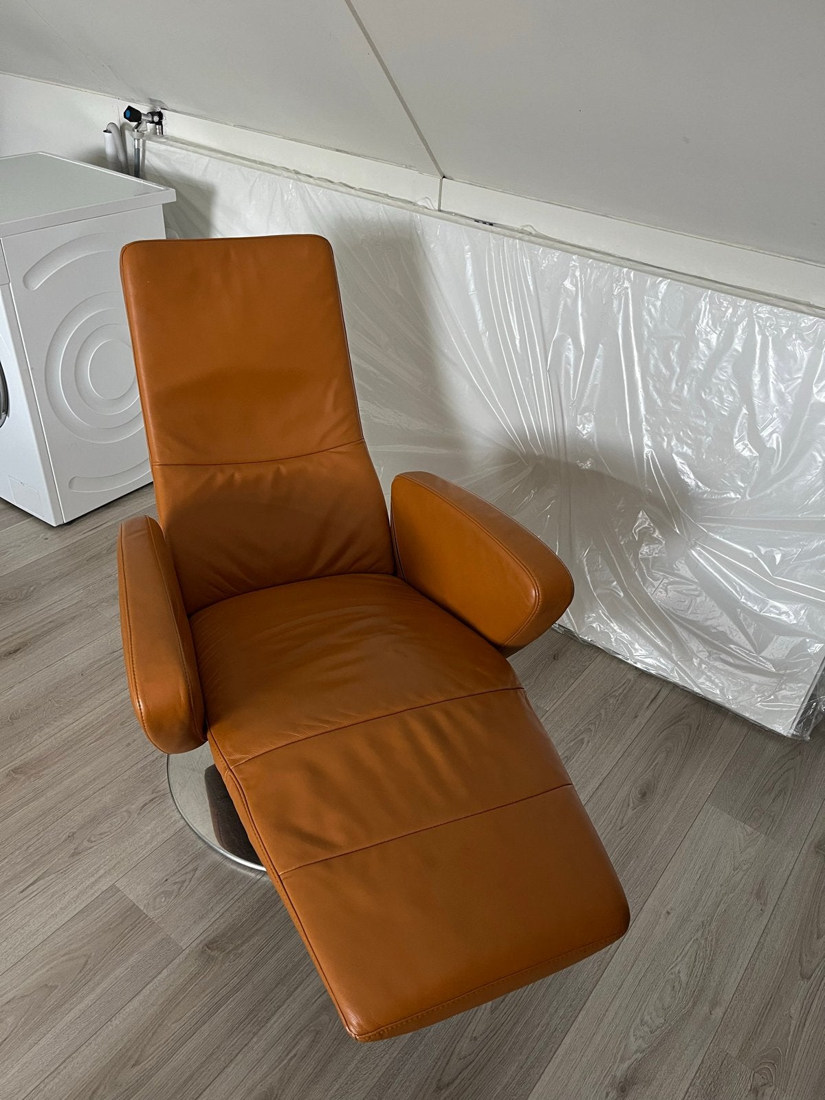 Leren relaxfauteuil 'De Toekomst' (motor defect), Huis en Inrichting, Fauteuils, Ophalen, Gebruikt, Modern, 50 tot 75 cm