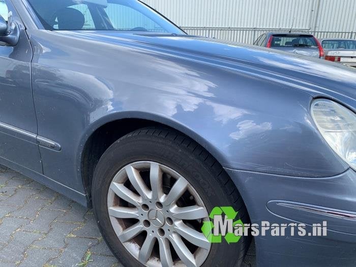 Scherm rechts-voor van een Mercedes E-Klasse, Gebruikt, -, Ophalen of Verzenden, -