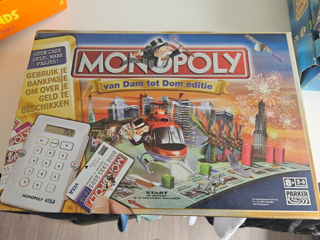 Monopoly van Dam tot Dom editie - Gebruikssporen doos, Hobby en Vrije tijd, Gezelschapsspellen | Bordspellen, Vijf spelers of meer