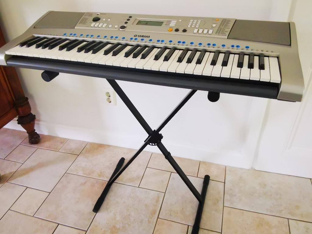 Yamaha Keyboard 61 Toetsen met Standaard piano gitaren leren, Muziek en Instrumenten, Keyboards, Yamaha, Ophalen of Verzenden