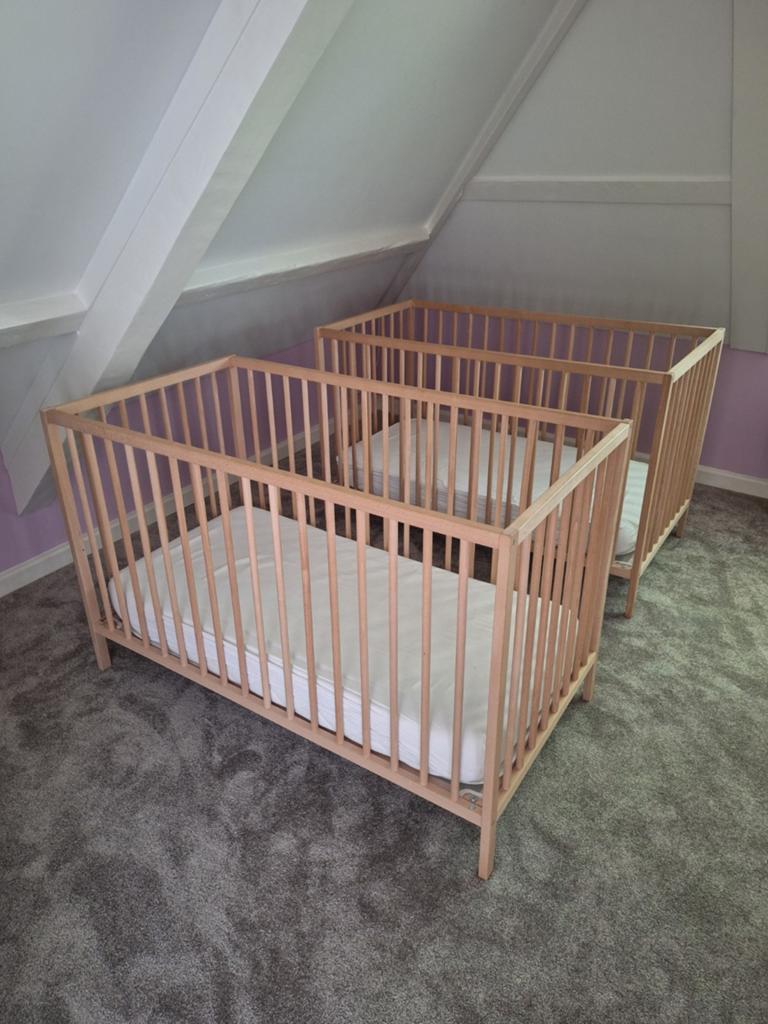 Nog 1 te koop! Ikea ledikant SNIGLAR te koop, Kinderen en Baby's, Boxen, Ophalen, Zo goed als nieuw