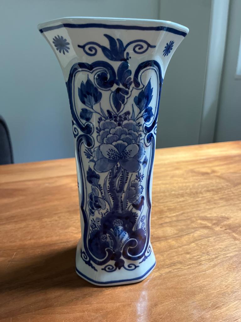 Delfts Blauwe Vaas - Handbeschilderd Keramiek, Antiek en Kunst, Ophalen of Verzenden