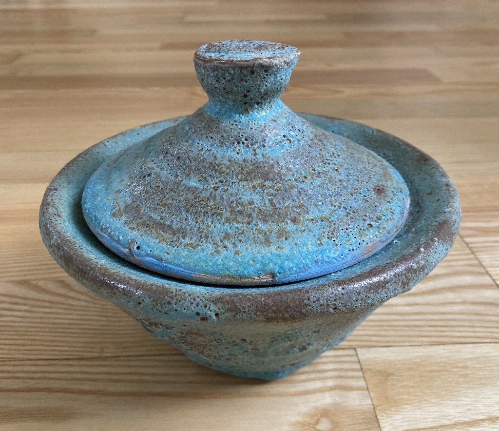 Keramische pot met deksel handgedraaid turqoise uit Kreta, Antiek en Kunst, Antiek | Keramiek en Aardewerk, Ophalen of Verzenden
