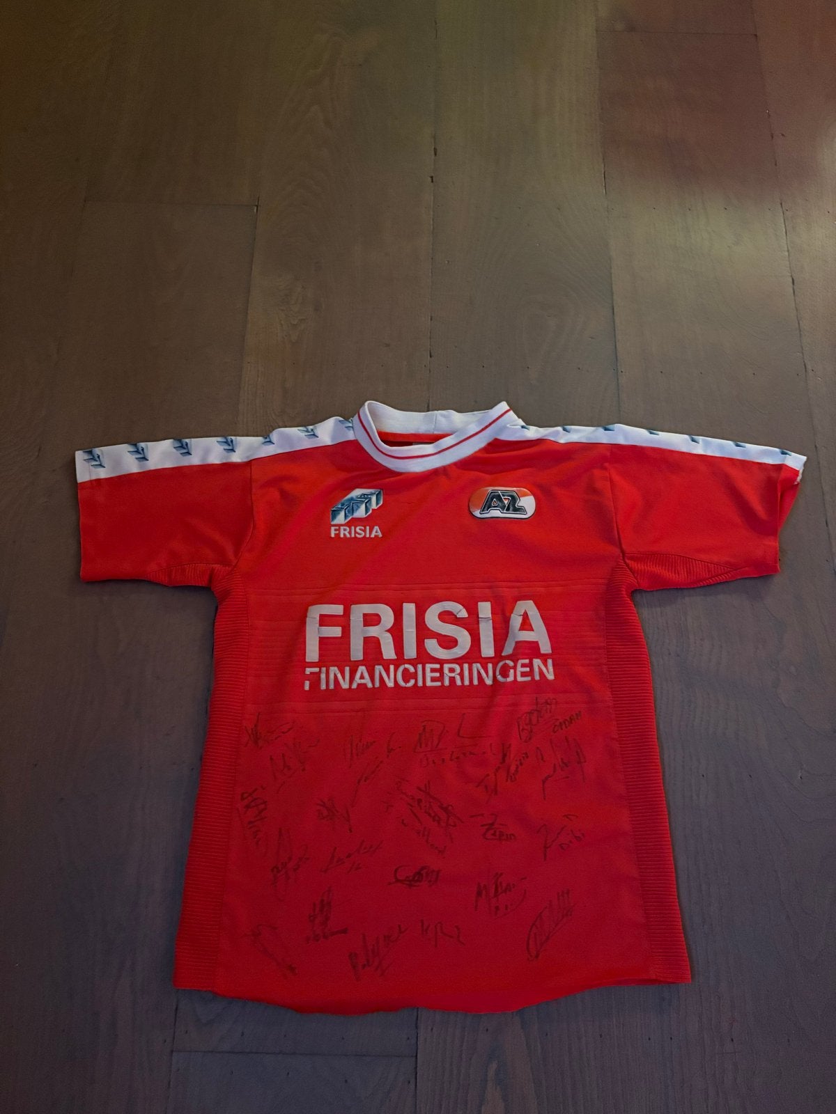 Gesigneerd AZ shirt - Maat S, Ophalen of Verzenden, Zo goed als nieuw, Voetbal, Rood
