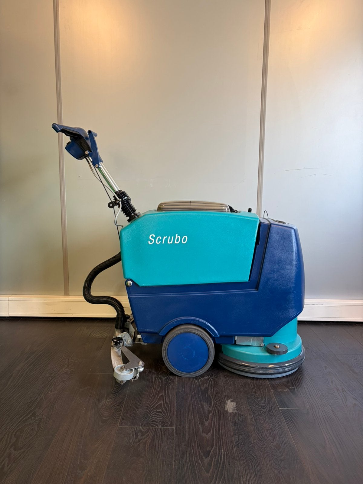Schrobmachine | Wetrok Scrubo | Nieuw accupakket, Doe-het-zelf en Verbouw, Ophalen of Verzenden, Gebruikt, Schrobmachine