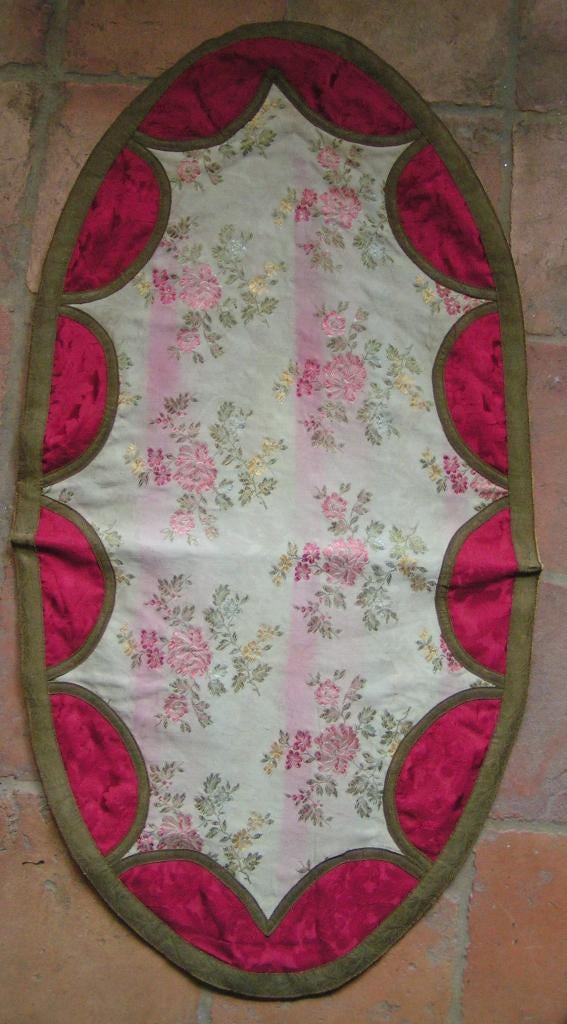 antiek barok kleedje met brokaat nr YY 141, Verzenden