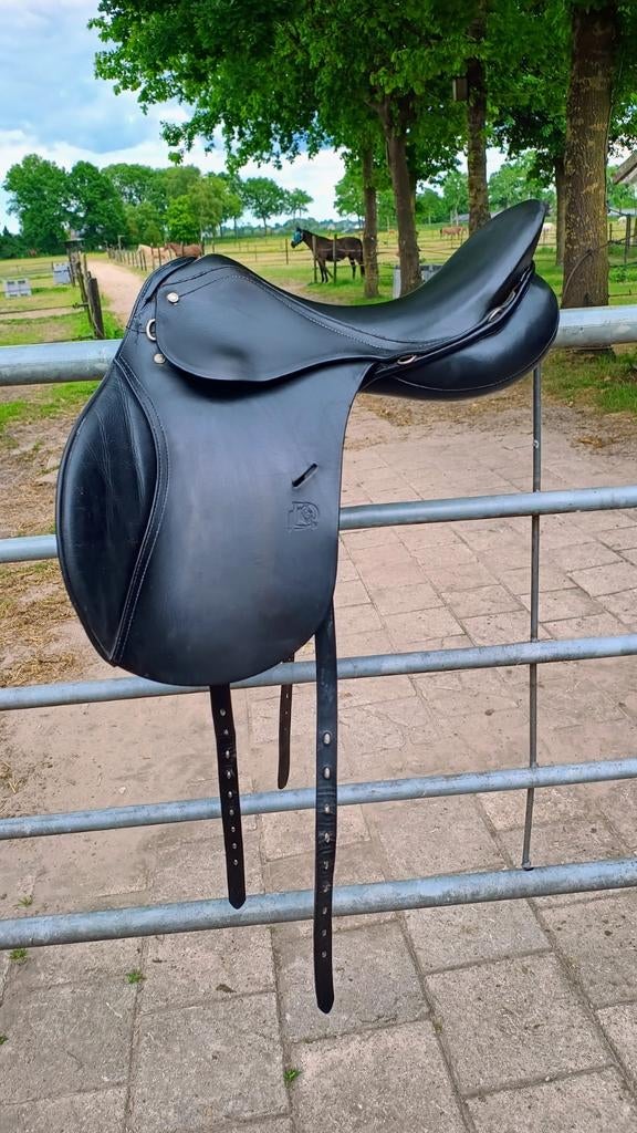 Daaleman dressuur/ veelzijdigheidszadel 17,5 inch, Dieren en Toebehoren, Paarden en Pony's | Zadels, Ophalen of Verzenden, Gebruikt