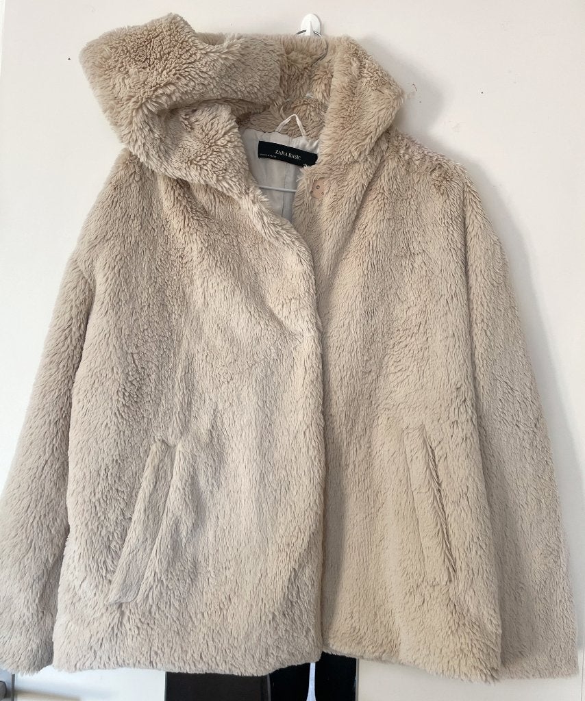 Winterjas van imitatiebont - Zara, Kleding | Dames, Zo goed als nieuw, Ophalen, Maat 38/40 (M), Zara