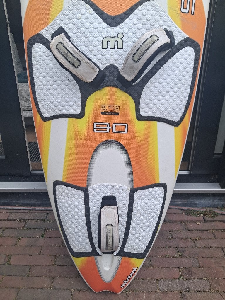 Mistral Synchro windsurfplank, Watersport en Boten, Ophalen, Met voetbanden, Mistral, Gebruikt