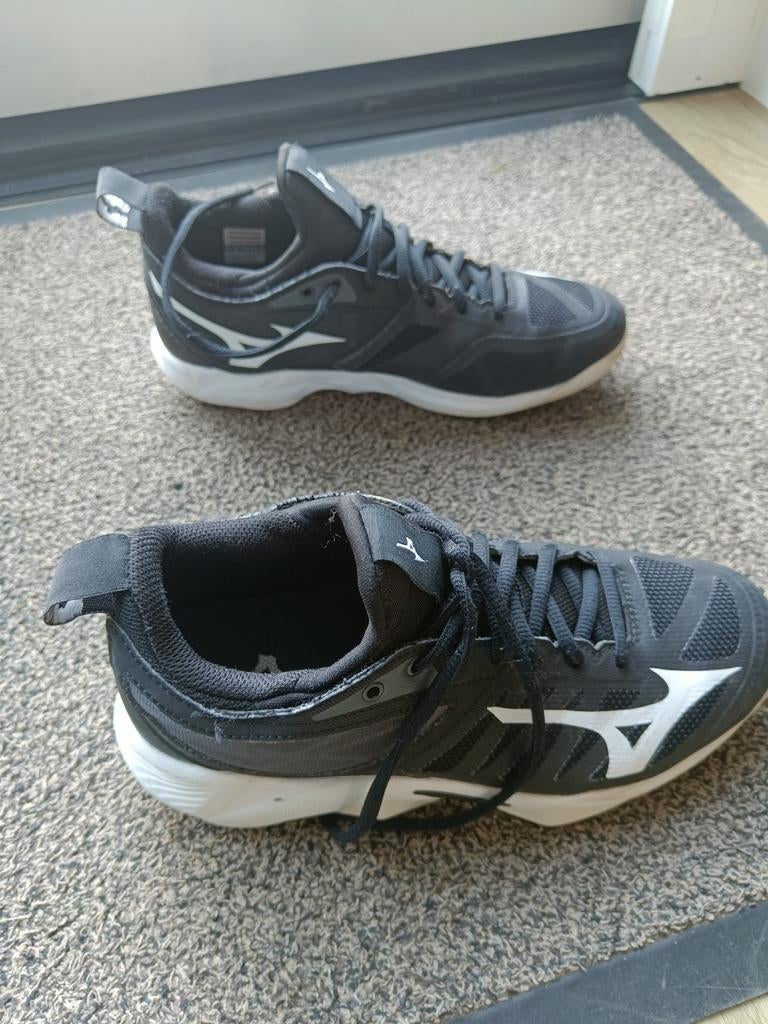 Mizuno zaal korfbalschoenen maat 38 - Zwart/Wit, Sport en Fitness, Korfbal, Ophalen, Zo goed als nieuw, Schoenen
