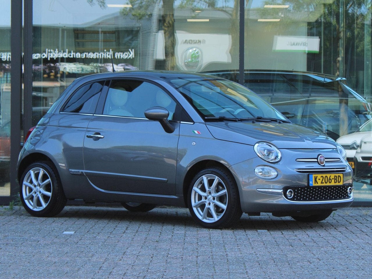 Fiat 500 1.2 Lounge Automaat | Apple Carplay / Panoramadak /, Auto's, Fiat, 1242 cc, 4 cilinders, 4 stoelen, Bedrijf