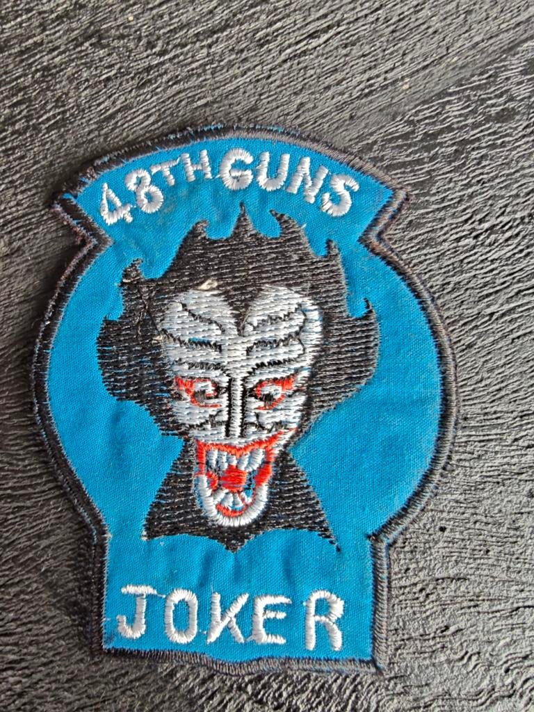 Vietnam US Army 48th G.U.N.S Joker Assault Aviation Company, Verzamelen, Ophalen of Verzenden, Landmacht, Amerika, Embleem of Badge