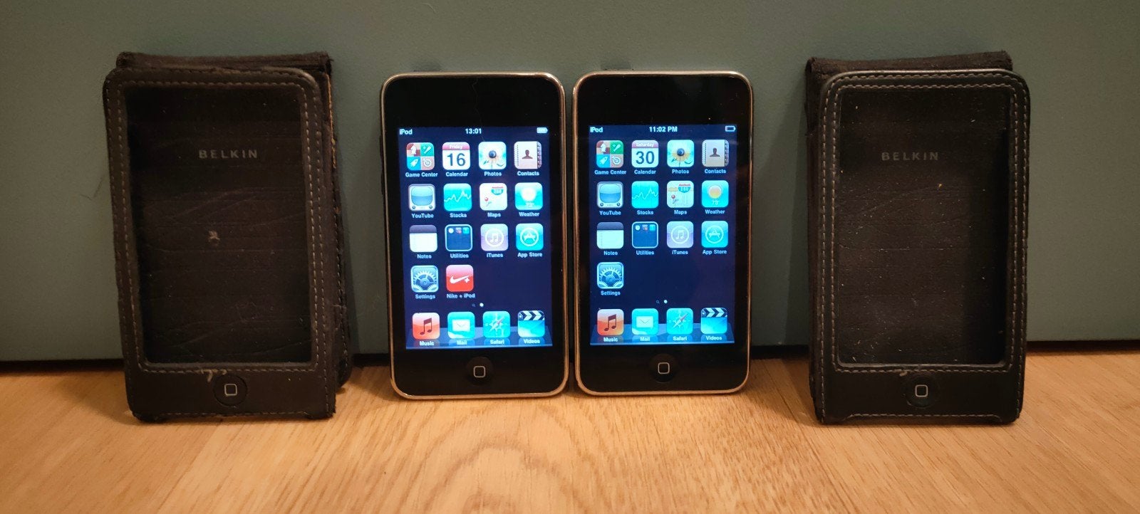 2x Apple iPod Touch 2G met hoesje - Zo goed als nieuw, Ophalen of Verzenden, Zo goed als nieuw, Touch, Met radio