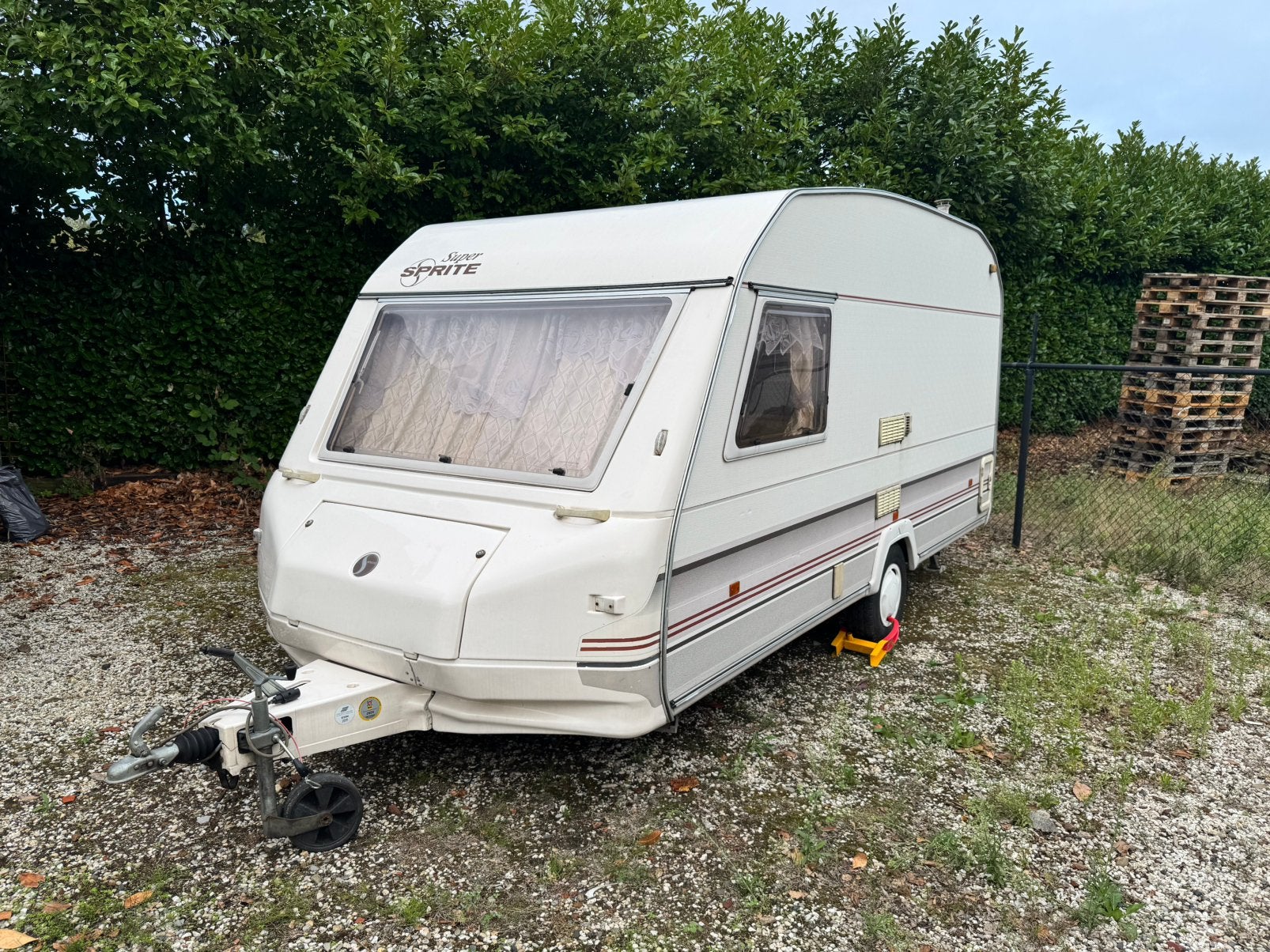 Lichtgewicht Caravan Sprite Musketeer Super met Voortent!, 2 aparte bedden, Bedrijf, Treinzit, Sprite