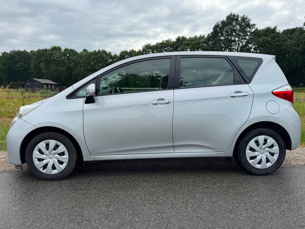 Toyota Verso-S 1.3 VVT-i Aspiration compleet onderhouden|AUT, Auto's, Toyota, Euro 5, Stof, Gebruikt, 4 cilinders